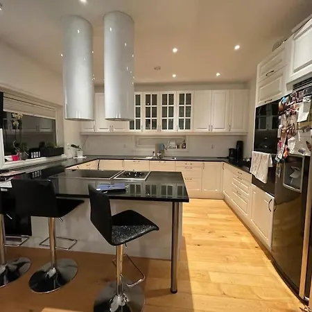 Moderne Sentralt Hus 别墅 卑爾根